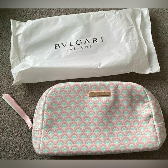 BVLGARI Pastel Pink & Blue Cosmetic Bag w/Shampoo - Picture 6 of 15